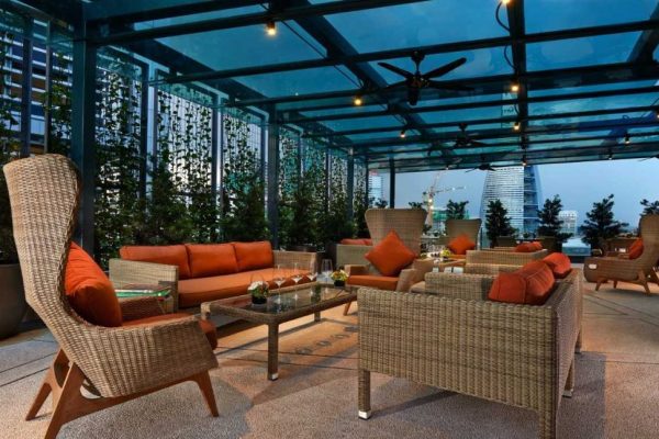 the-oak-room-al-fresco-area-1024x647